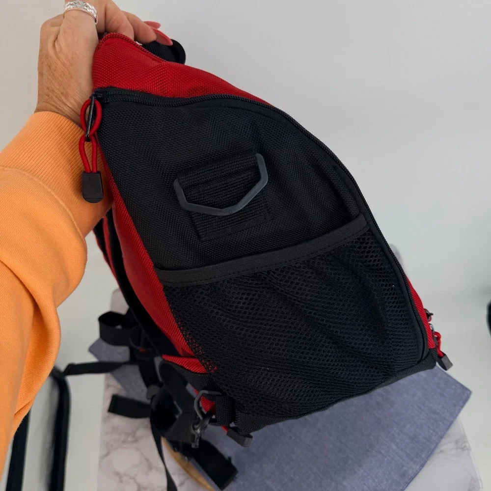Marlboro Gear Backpack Cooler Red Black Eat Ride Sleep‎ 2004 Travel Utility Vtg